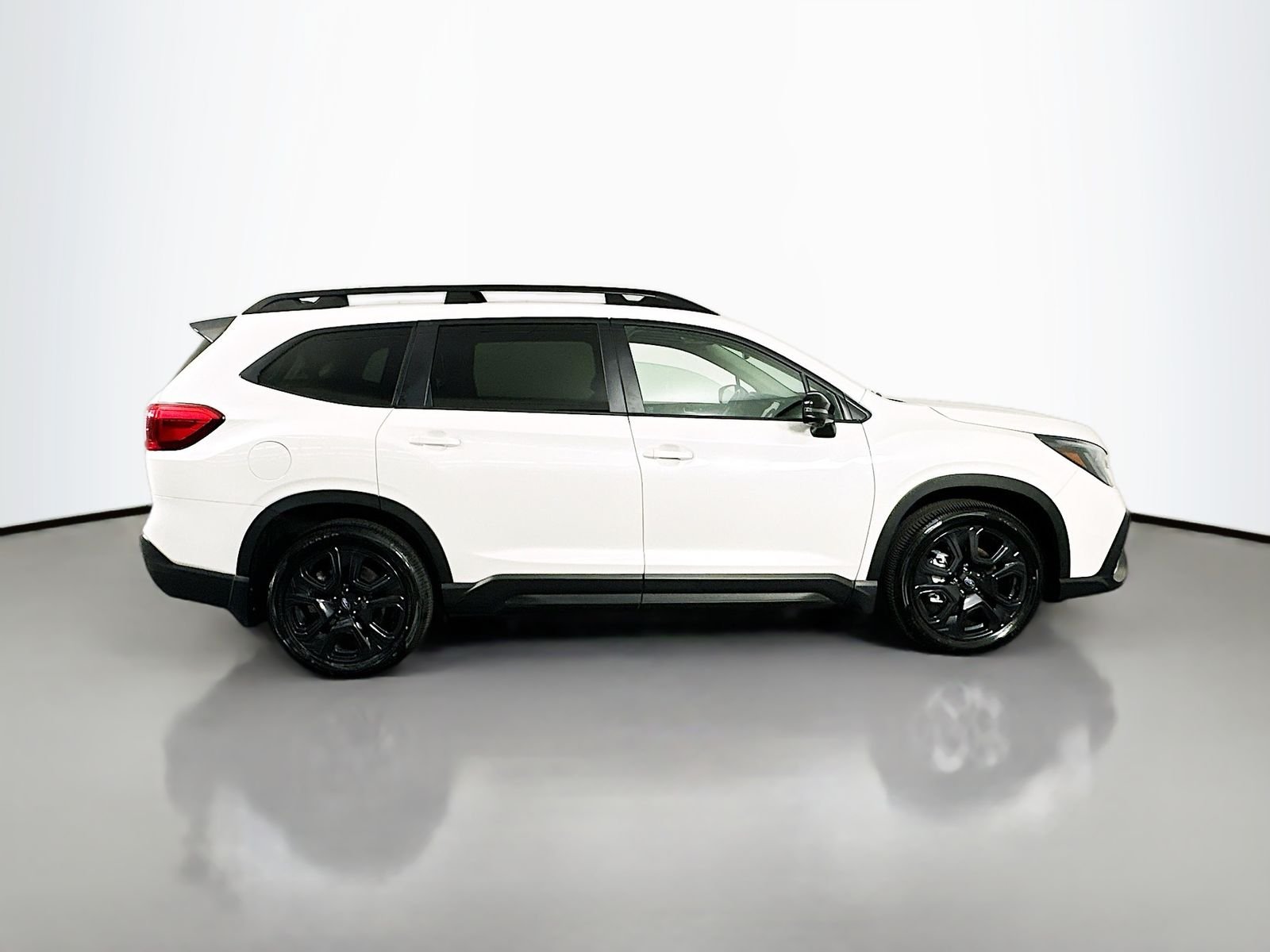 Used 2023 Crystal White Pearl Subaru Onyx Edition image 8