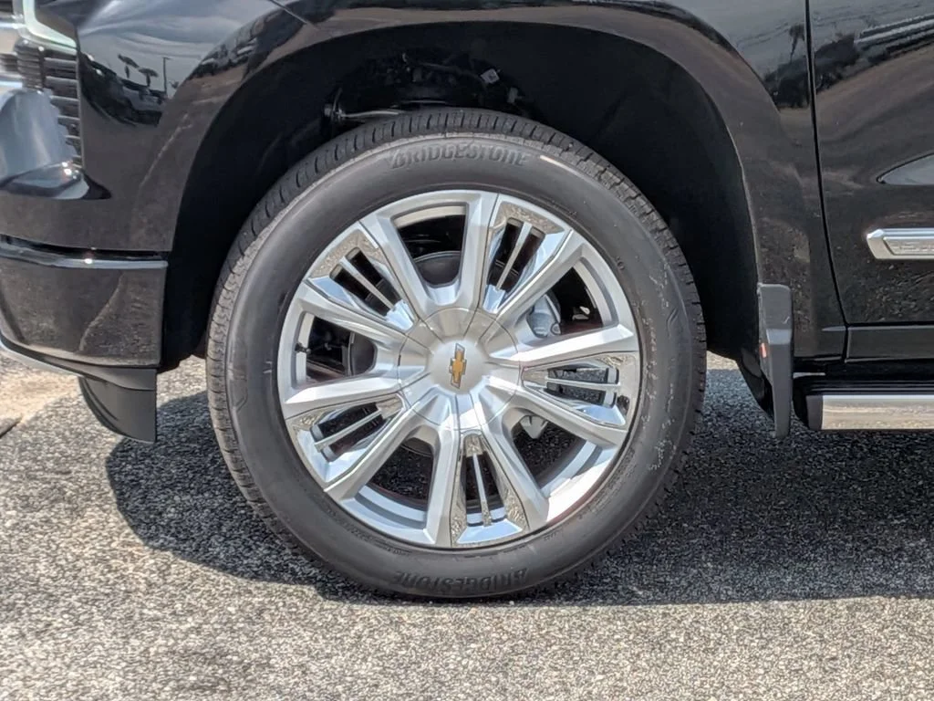 New 2026 Black Chevrolet High Country image 11