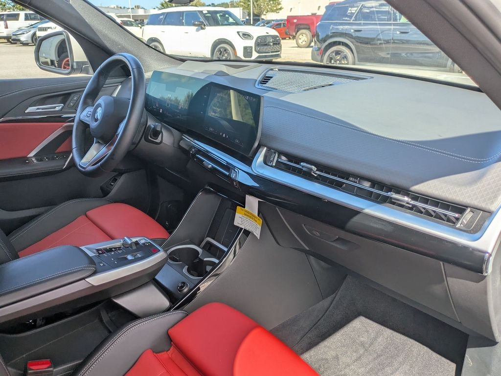 Used 2025 White BMW xDrive28i image 26