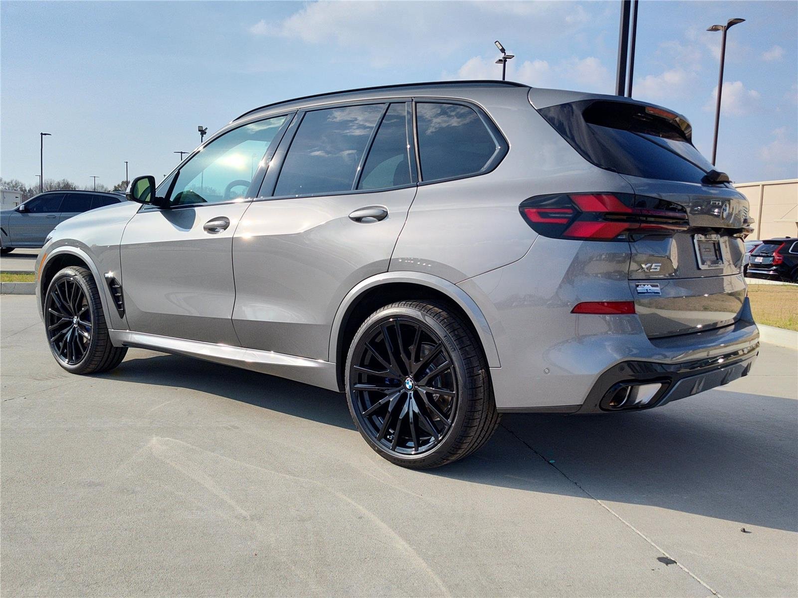New 2026 Skyscraper Grey Metallic BMW sDrive40i image 3