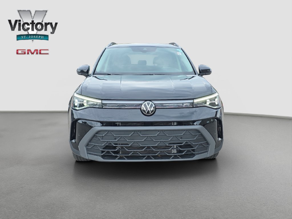 Used 2025 Volkswagen Taos SE Black with VIN 3VV3C7B25SM042404 for sale in Kansas City