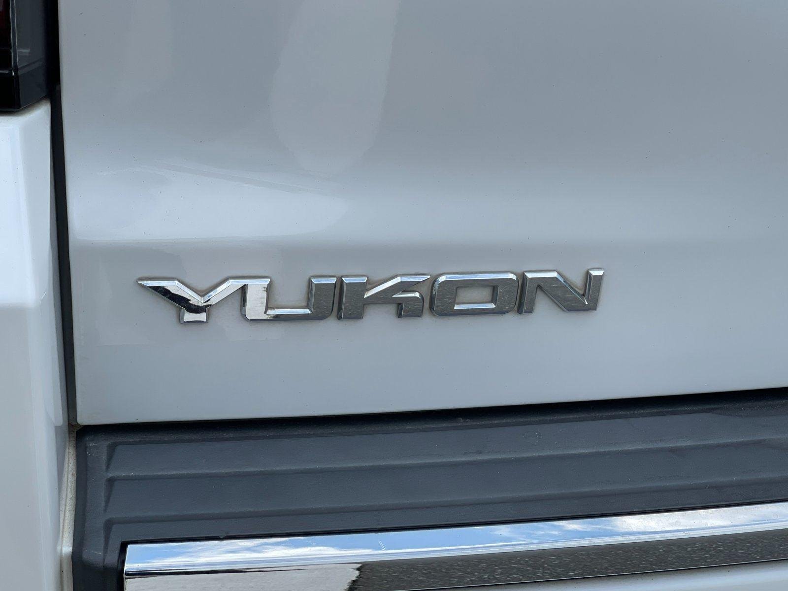 Used 2017 White Frost Tricoat GMC Denali image 11