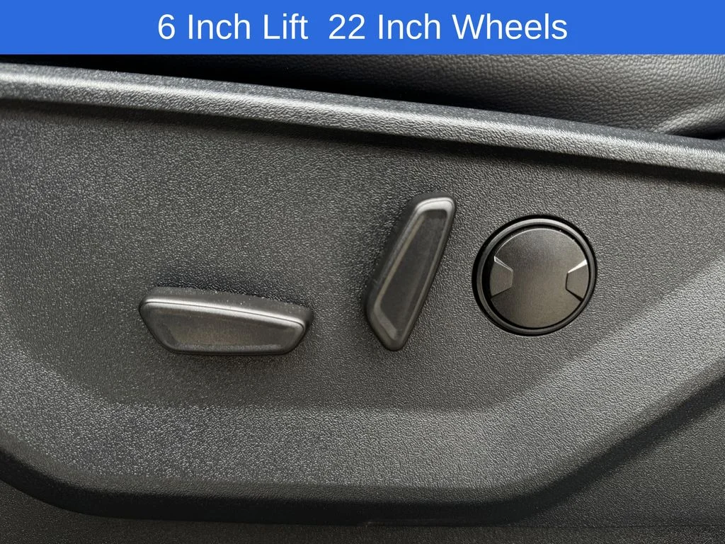 Used 2025 White Ford Lariat image 28