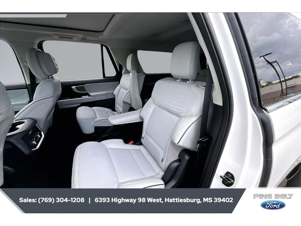 New 2026 Star White Metallic Tri-Coat Ford MAX Platinum® image 19