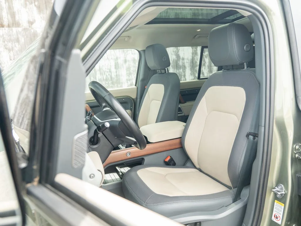Used 2024 Green Land Rover X-Dynamic SE image 20