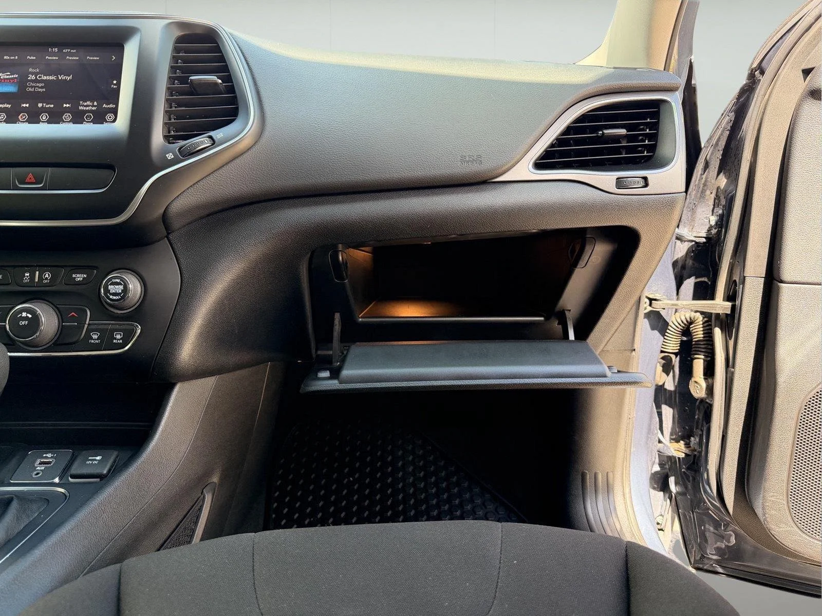 Used 2020 Slate Blue Pearlcoat Jeep Latitude image 13