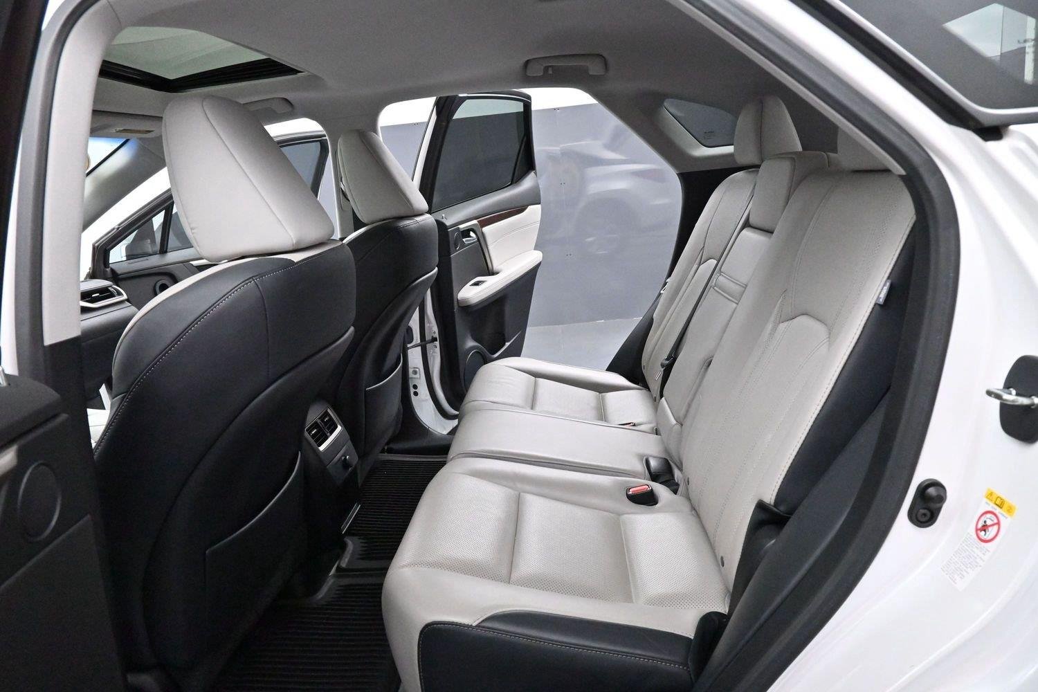 Used 2016 Eminent White Pearl Lexus FWD 4dr image 32