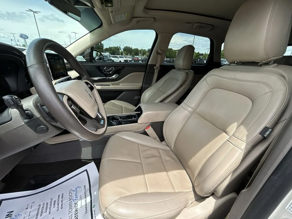 Used 2022 White Lincoln Reserve image 17