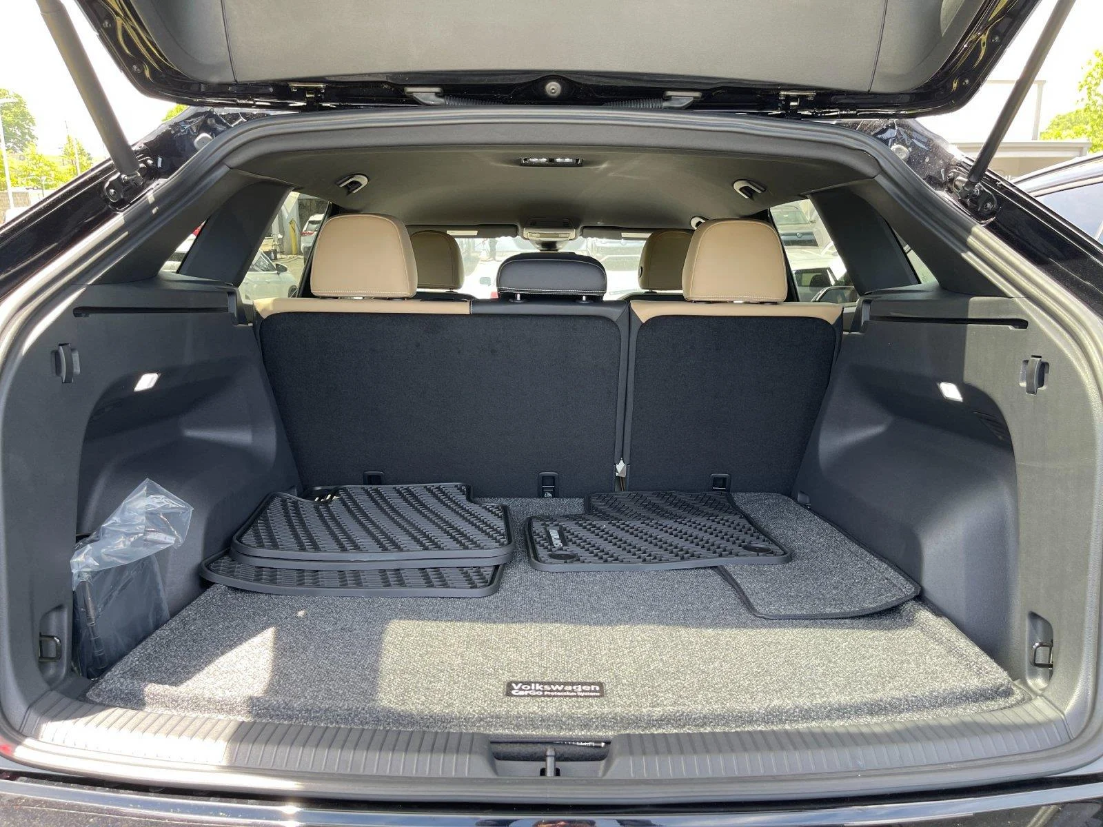 New 2026 Deep Black Pearl Volkswagen 2.0T SE image 35