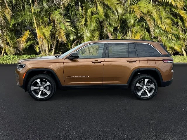New 2026 Copper Shino Metallic Clear-Coat Exterior Paint Jeep Limited image 2