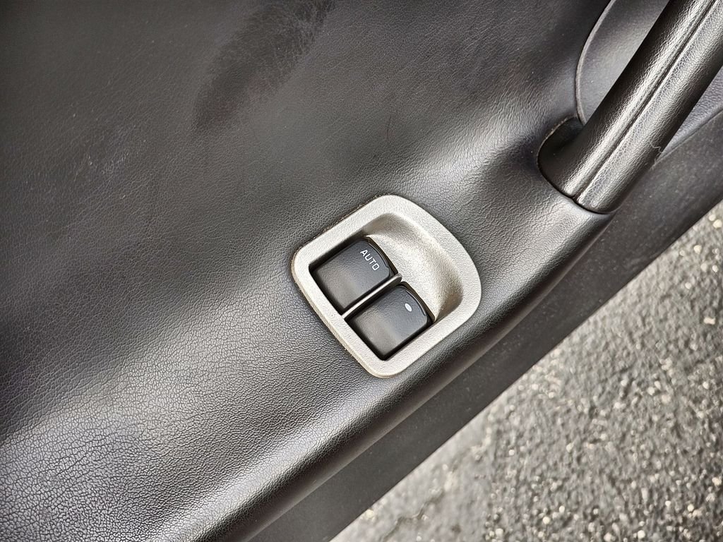 Used 2008 Green Pontiac Base image 12