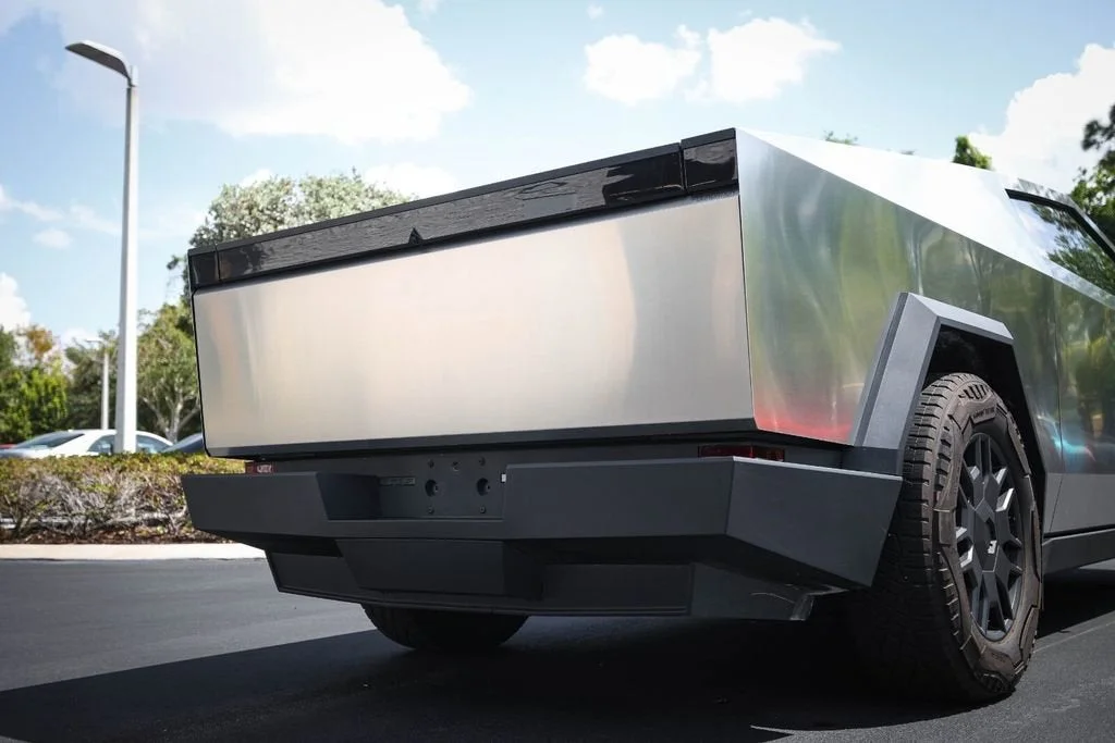 2024 Tesla Cybertruck Base - Photo 14