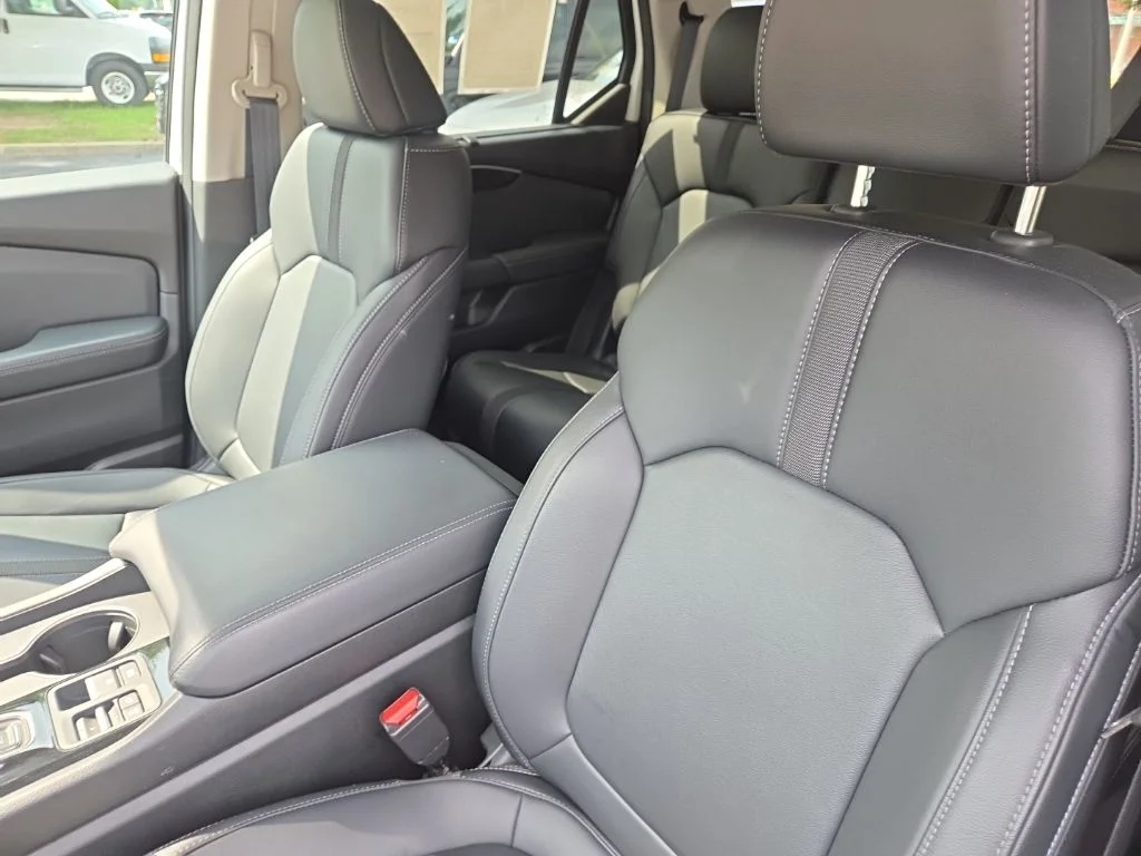 Used 2023 White Honda EX-L image 9