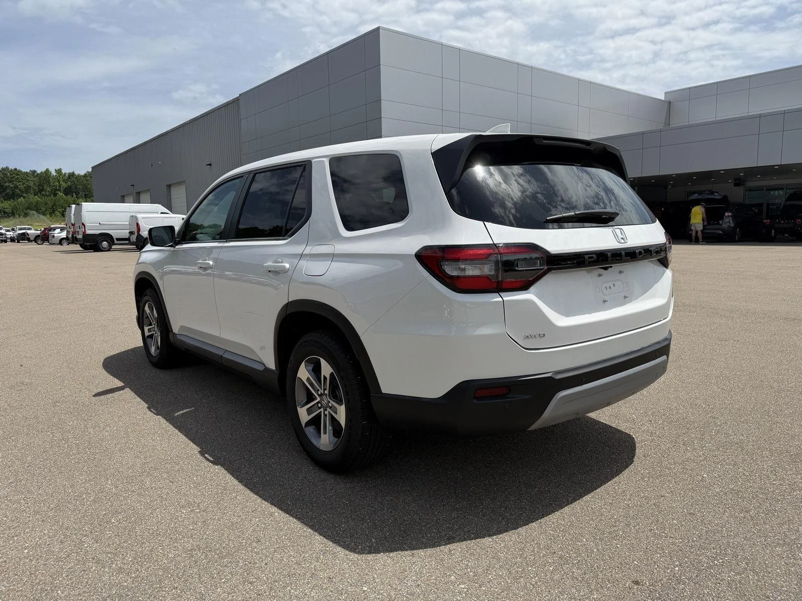 Used 2025 Platinum White Pearl Honda EX-L image 4