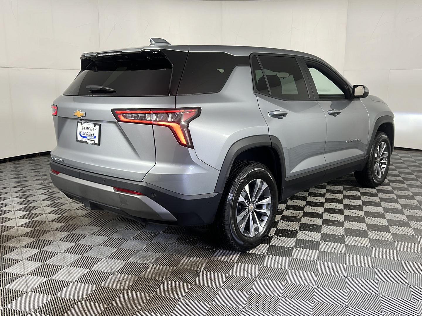 Used 2026 Sterling Gray Metallic Chevrolet AWD LT image 28