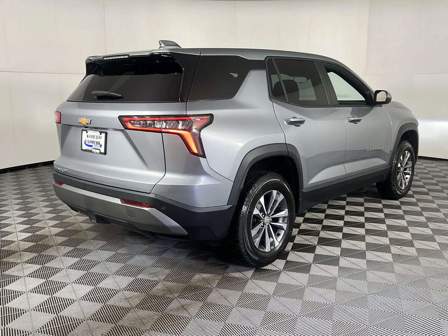 Used 2026 Sterling Gray Metallic Chevrolet AWD LT image 28