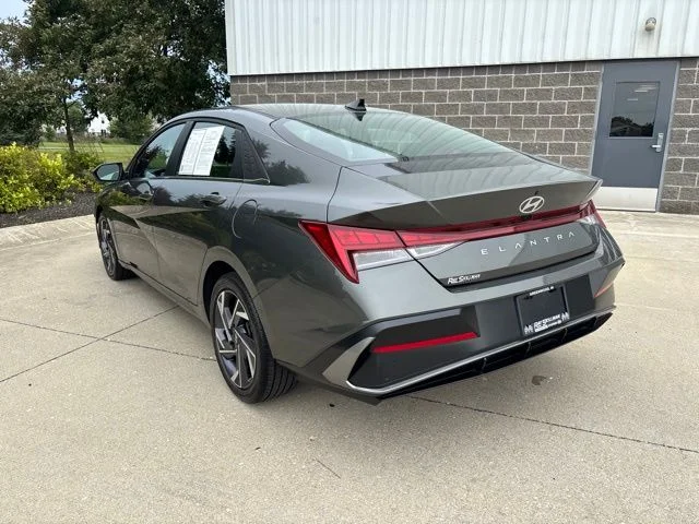Used 2025 Amazon Gray Hyundai SEL Convenience image 9