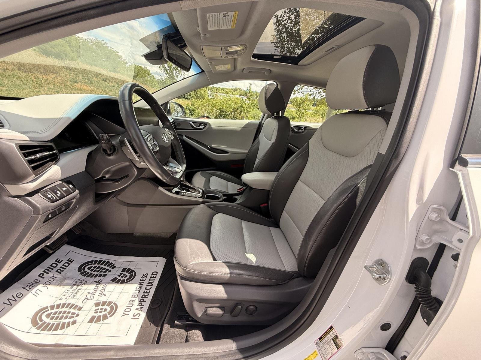 Used 2020 Ceramic White Hyundai Limited image 14