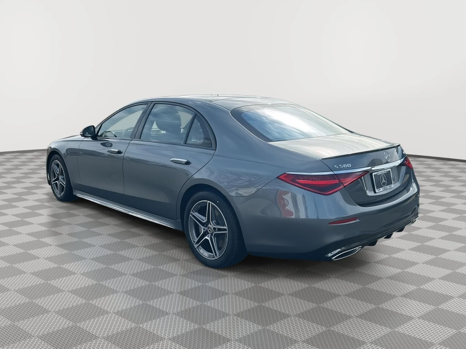 New 2026 Selenite Grey Metallic Mercedes-Benz S 580 image 5