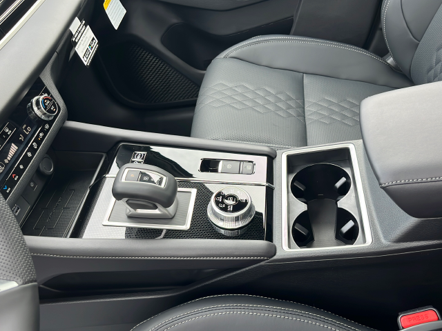Used 2025 White Mitsubishi SEL Black Edition image 20