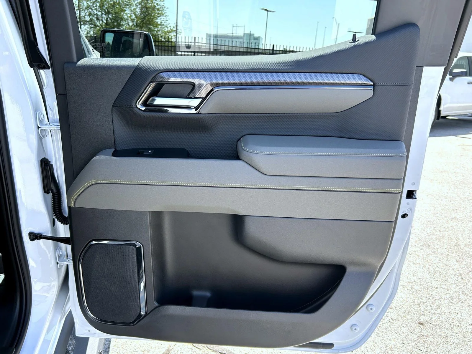 New 2026 Summit White Chevrolet ZR2 image 18