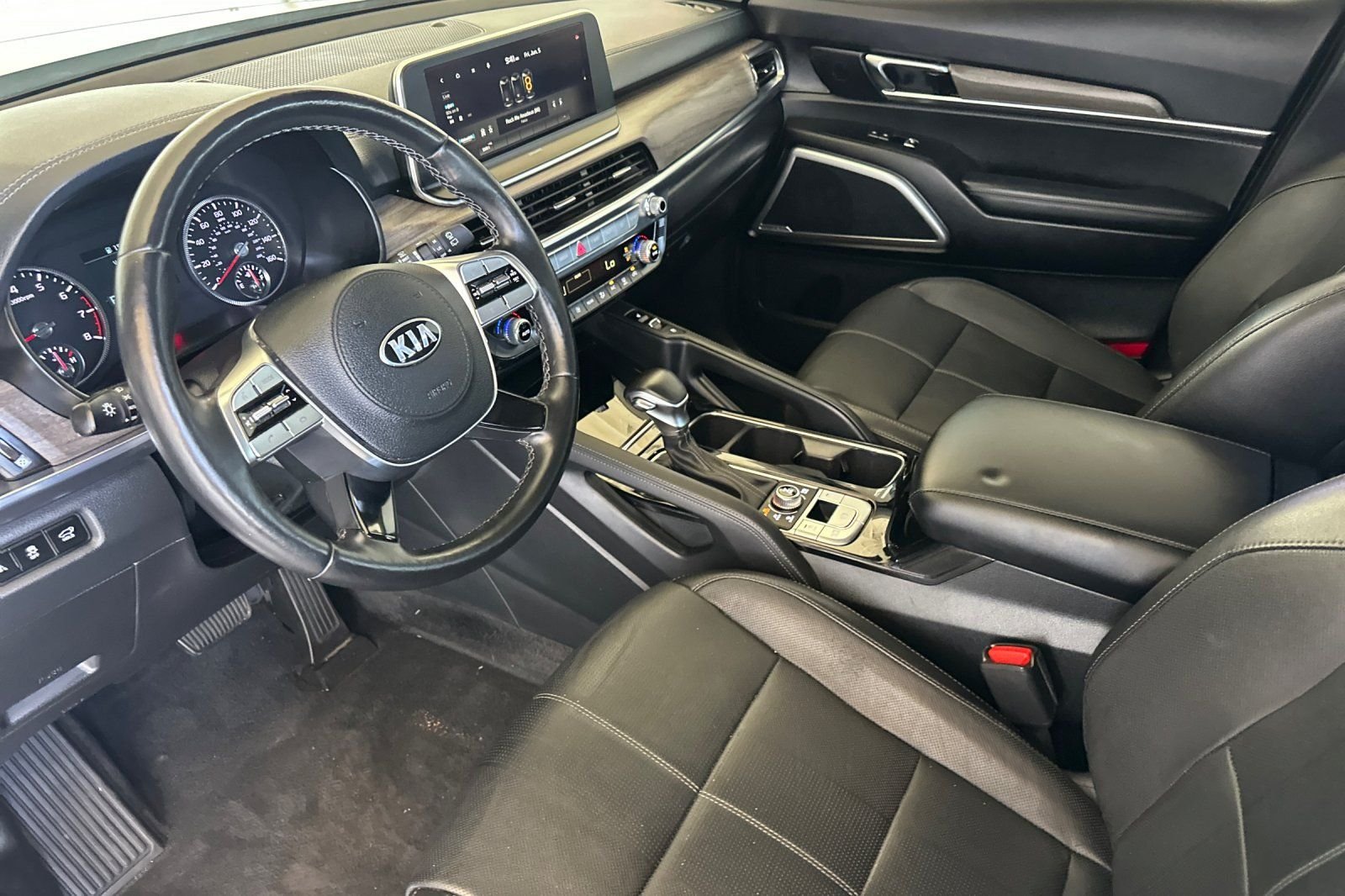 Used 2021 White Kia EX image 10