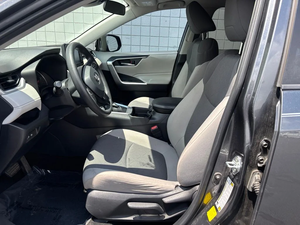 Used 2019 Gray Toyota XLE image 3
