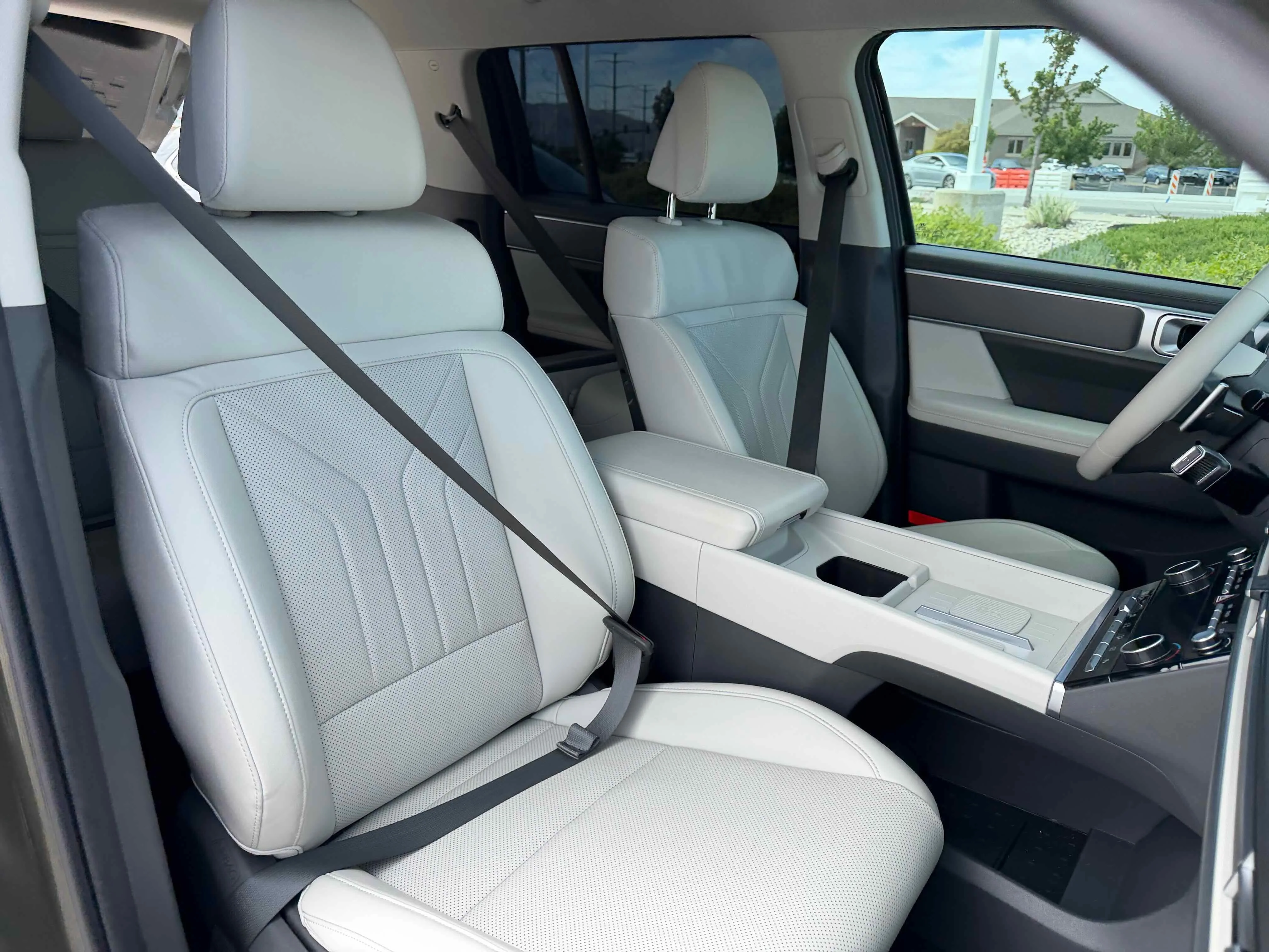 Used 2025 Rockwood Green Hyundai SEL image 28