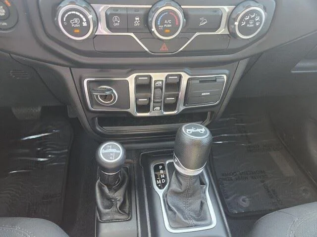 Used 2020 Billet Silver Metallic Clearcoat Jeep Sport S image 19
