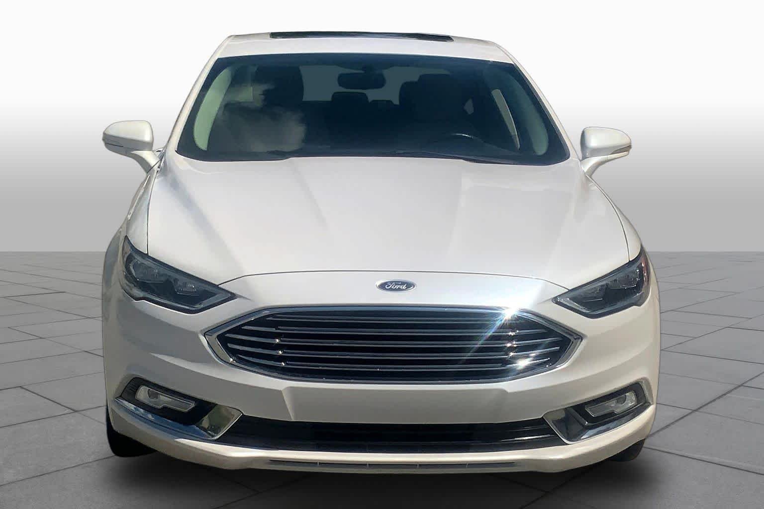 Used 2017 White Platinum Metallic Tri-Coat Ford SE image 4
