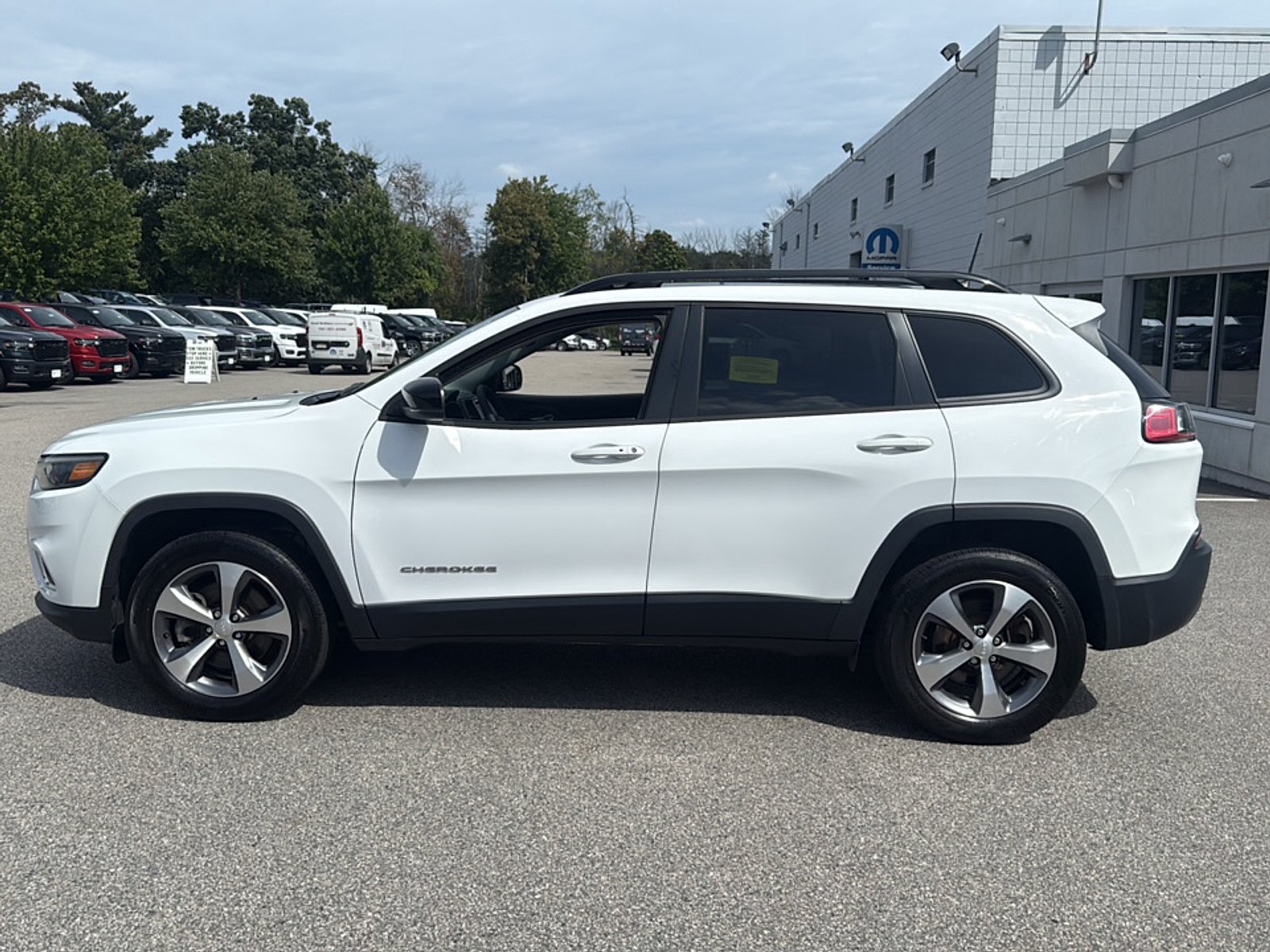 Used 2022 Bright White Clearcoat Jeep Limited 4x4 image 10