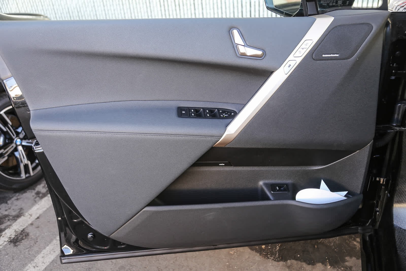 2025 BMW iX 50 - Photo 17