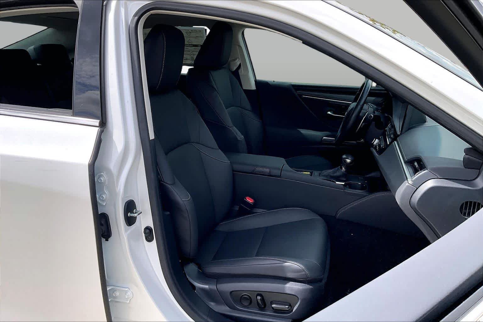 Used 2024 Eminent White Pearl Lexus  image 8
