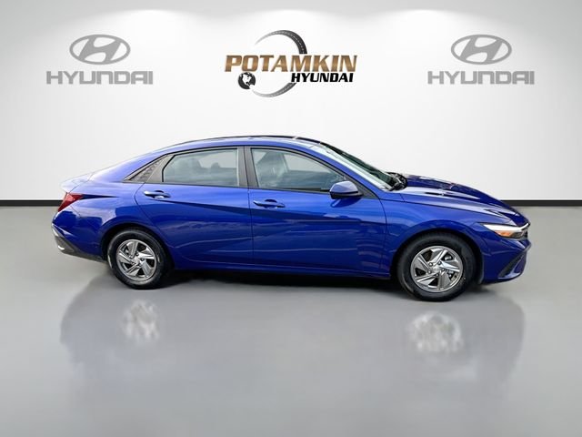 Used 2024 Blue Hyundai SE image 4