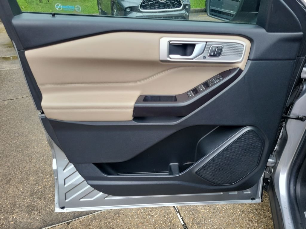 Used 2020 Silver Ford Limited image 12