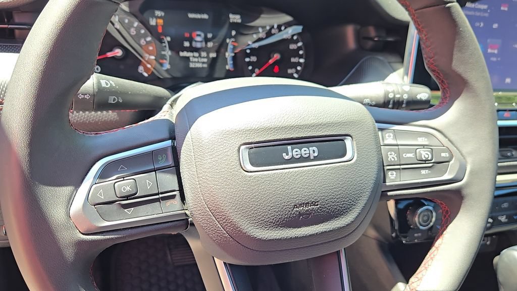 Used 2025 Hydro Blue Pearlcoat Jeep Trailhawk image 13