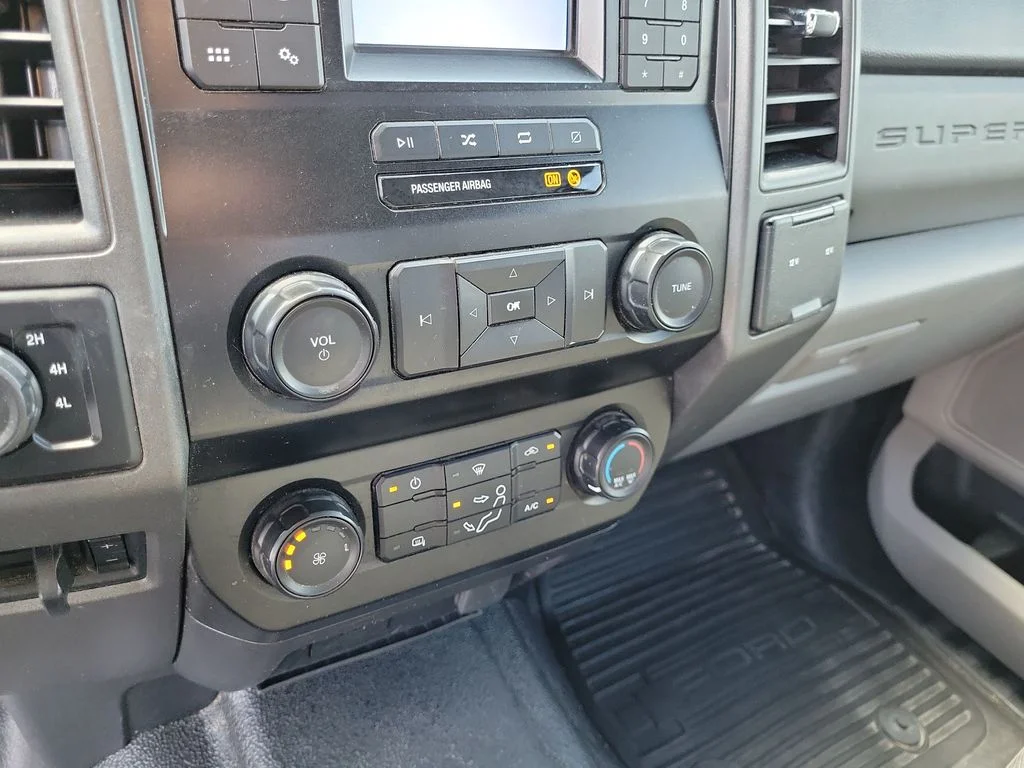 Used 2020 Oxford White Ford XL image 34