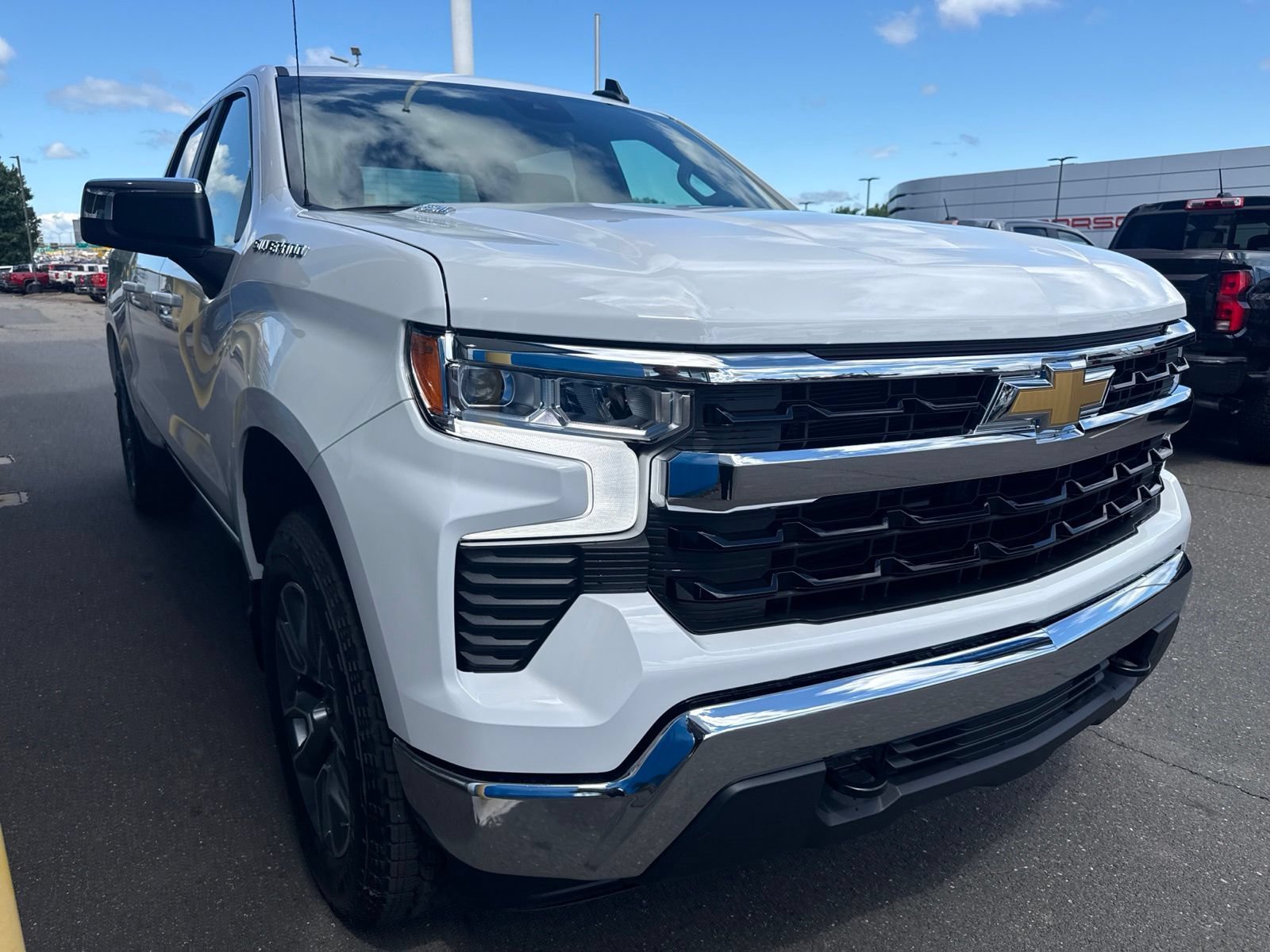New 2026 Summit White Chevrolet LT (2FL) with Convenience Package - Trailering Package - 20in Grazen Wheels *In Stock* image 4