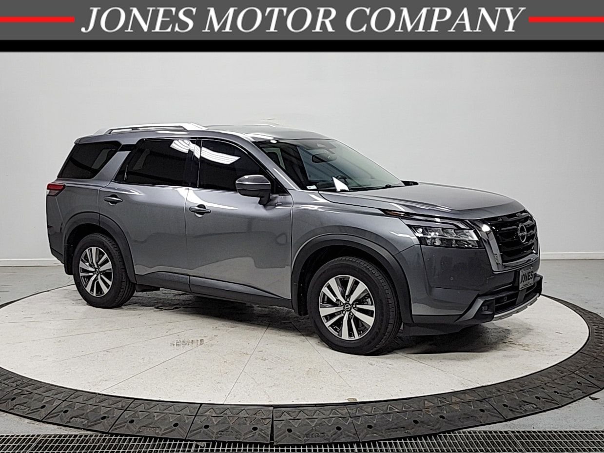 2022 Nissan Pathfinder SL