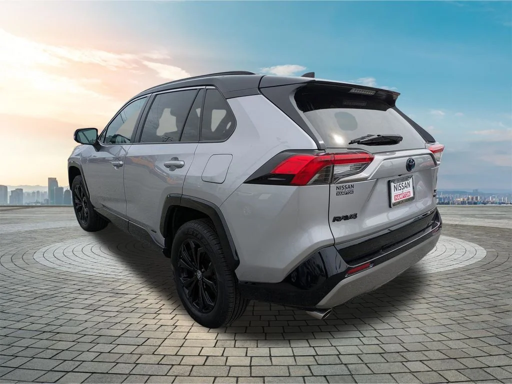 2022 Toyota RAV4 XSE - Photo 7