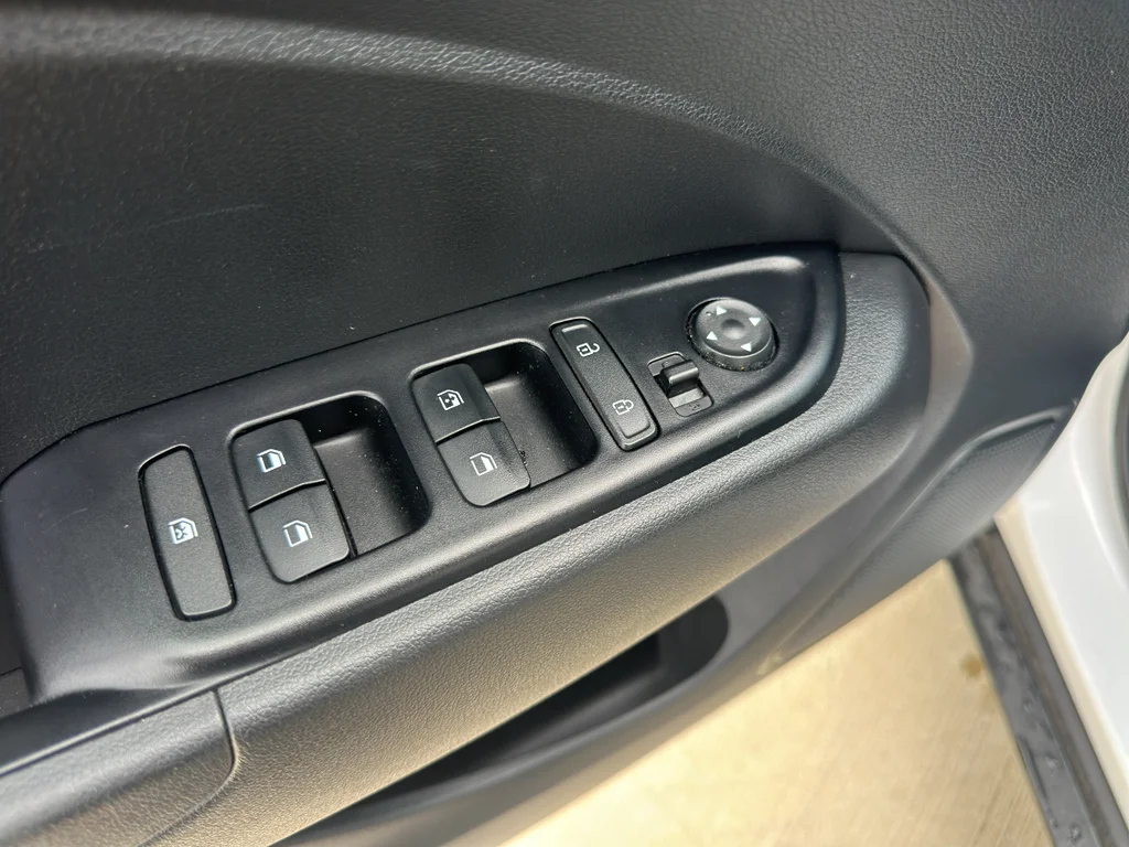 Used 2024 Lunar White Hyundai SEL image 13