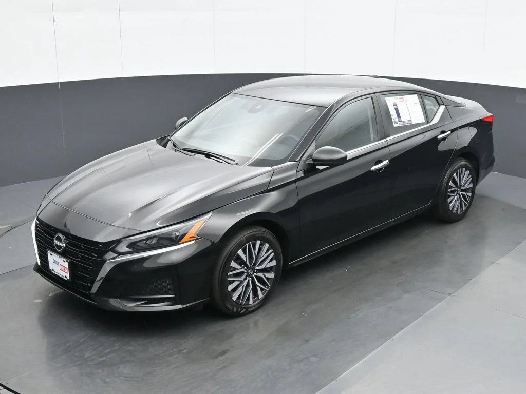 Used 2025 Black Nissan 2.5 SV image 17