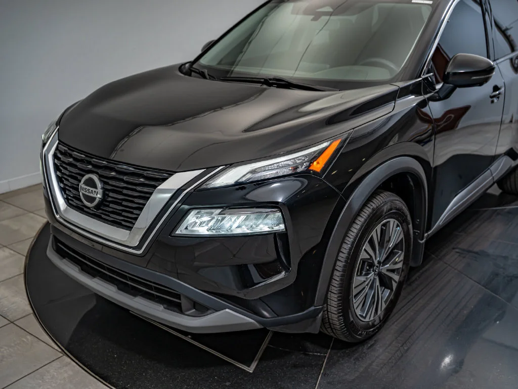 Used 2021 Super Black Nissan SV image 12