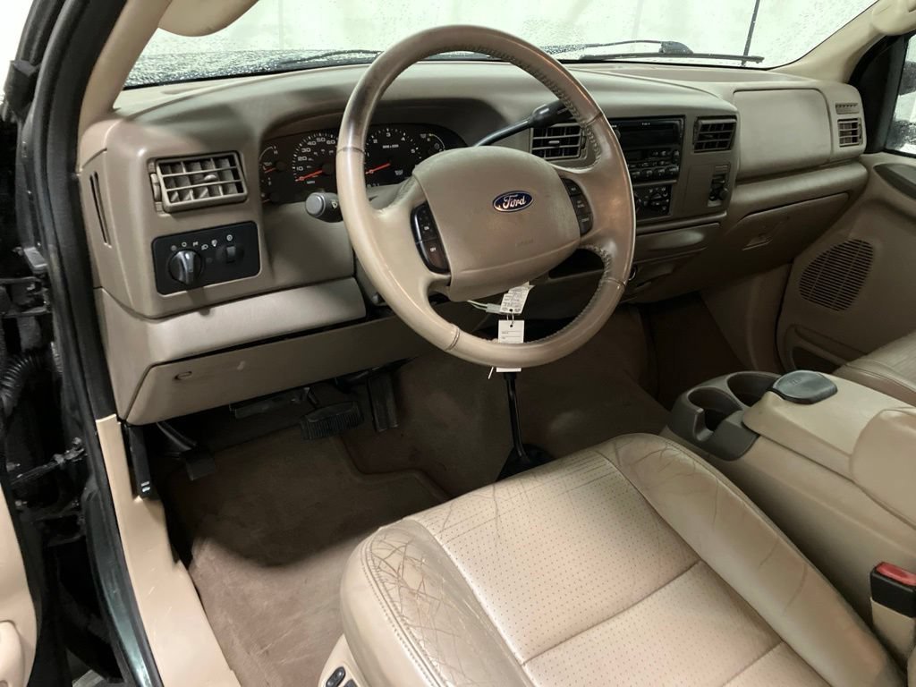 Used 2003  Ford Lariat image 2