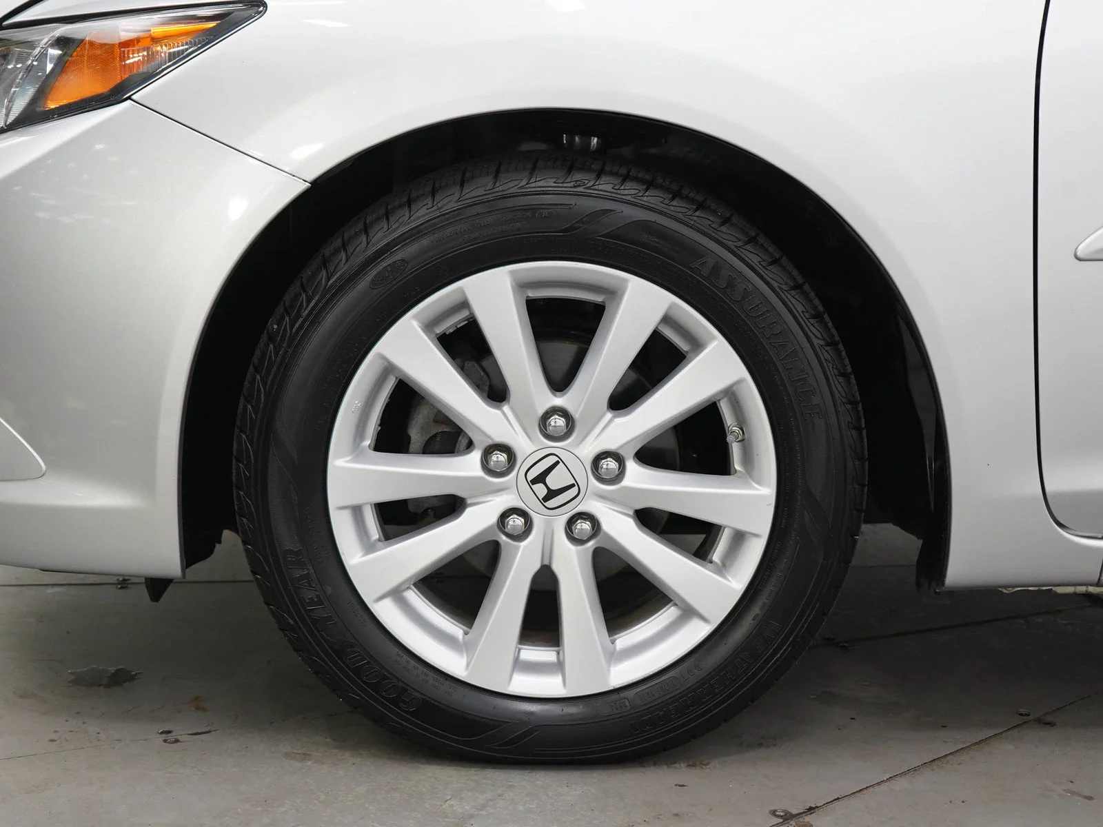 Used 2012 Alabaster Silver Metallic Honda EX-L SEDAN image 27