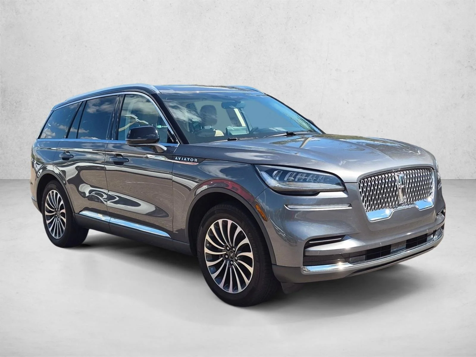 Used 2023 Asher Gray Metallic Clearcoat Lincoln Reserve image 3