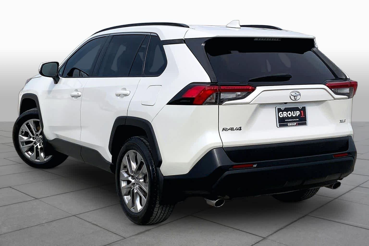 Used 2021 Blizzard Pearl Toyota XLE Premium image 12