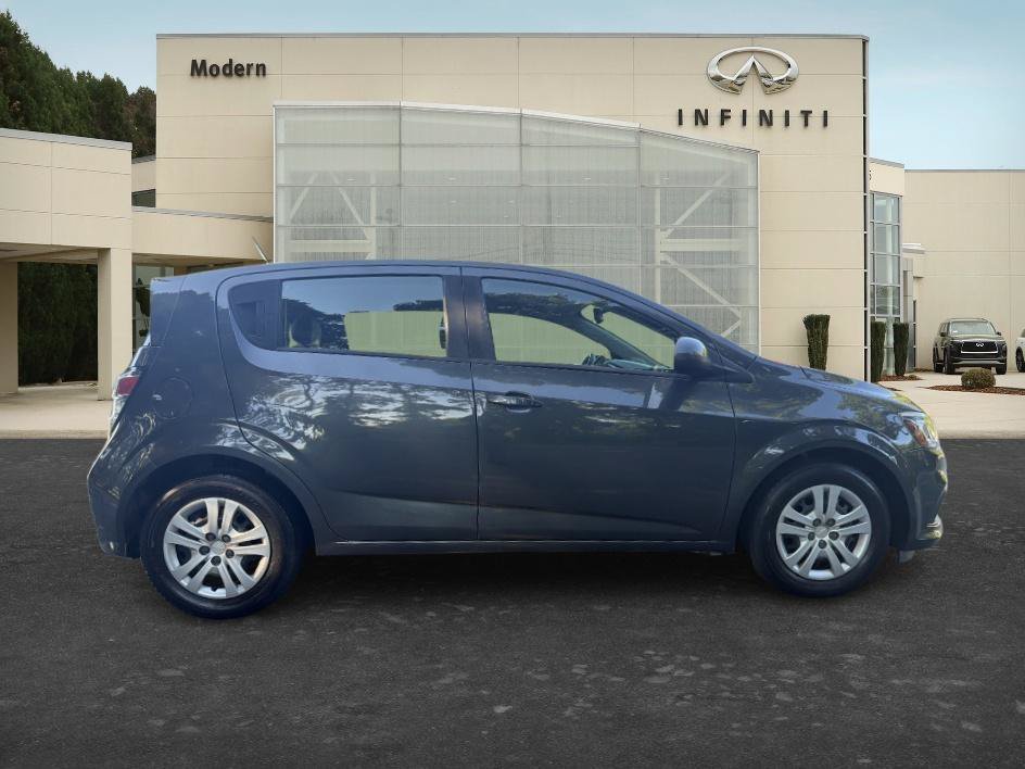 Used 2020 Nightfall Gray Metallic Chevrolet LT image 4