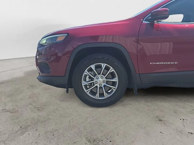 Used 2021 Red Jeep Latitude Lux image 14