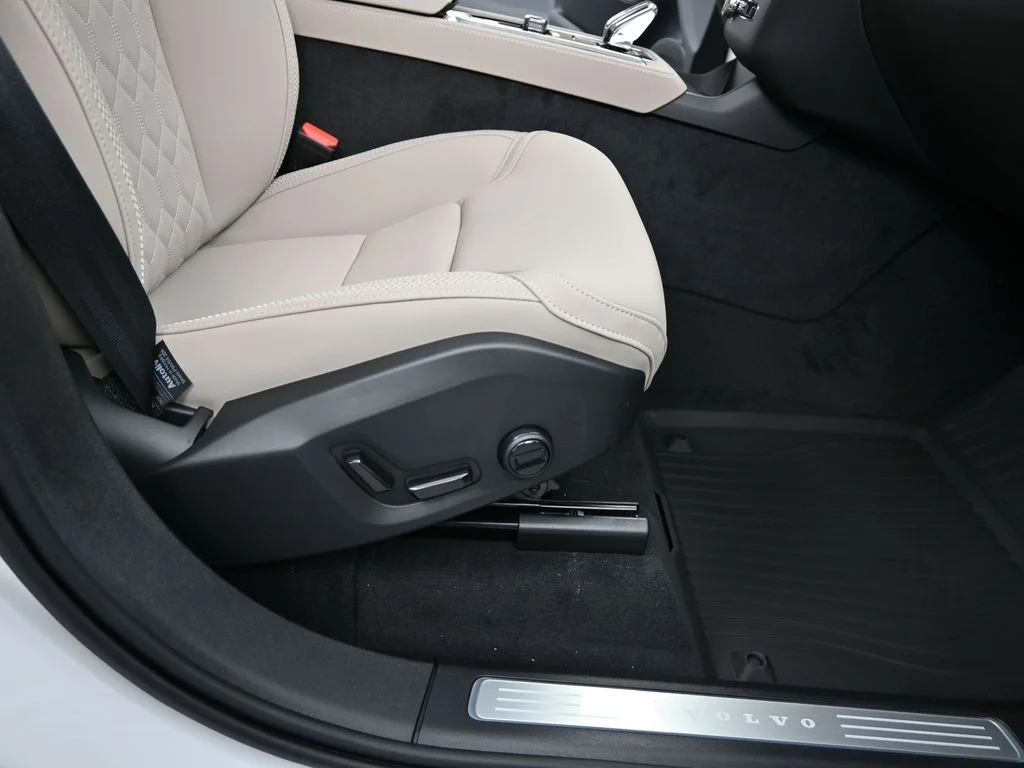 Used 2026 Crystal White Volvo Plus image 22